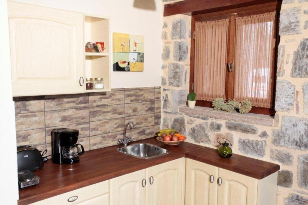 Efharis Filoxenon Apartman Feneósz Szoba fotó