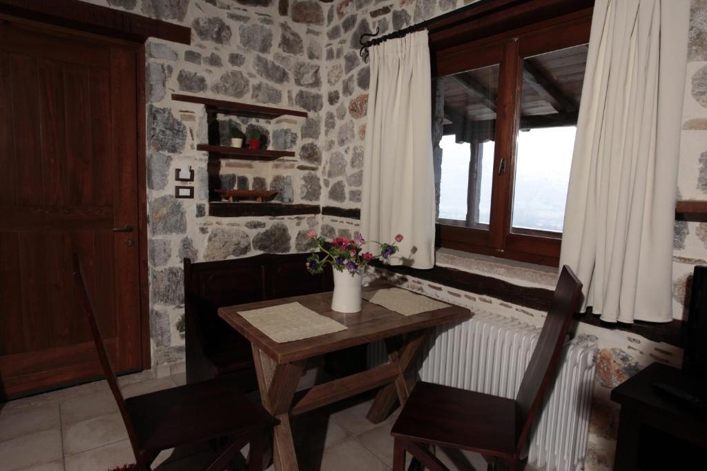 Efharis Filoxenon Apartman Feneósz Szoba fotó